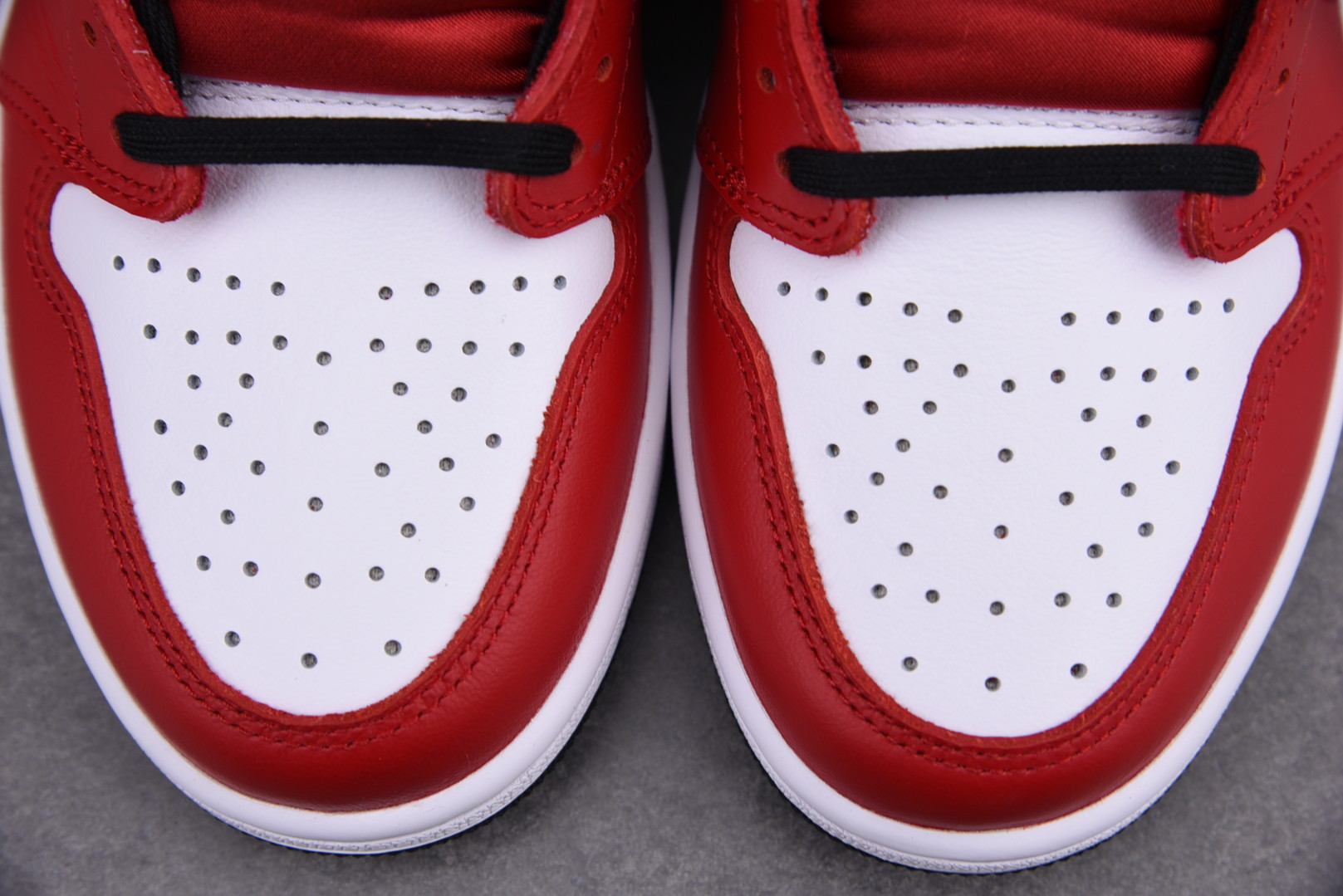 Air Jordan 1 Retro High OG Satin Red